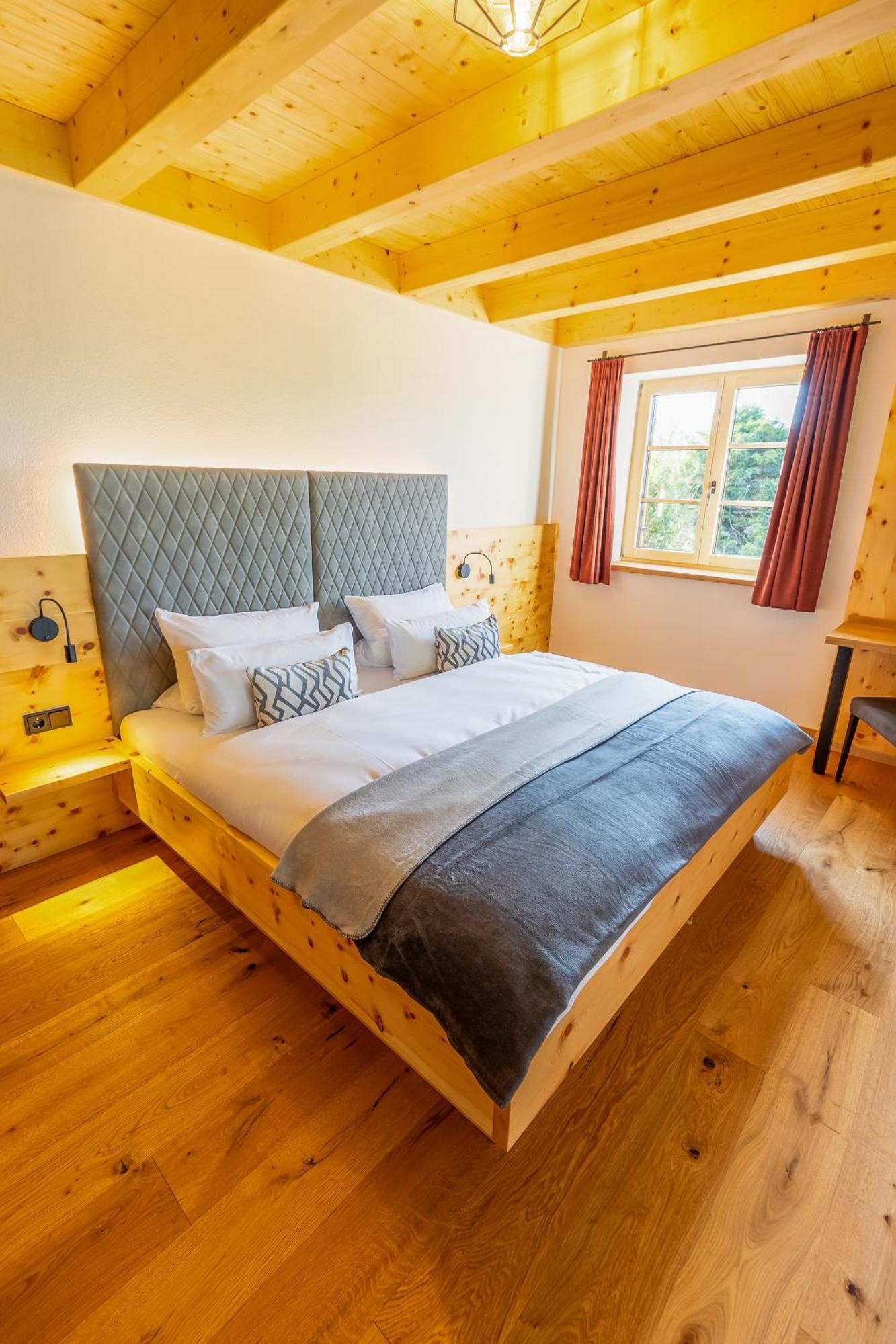 Graf Chiemo Suites - Direkt Am Chiemsee Mit Separatem Seezugang Chieming Exterior foto