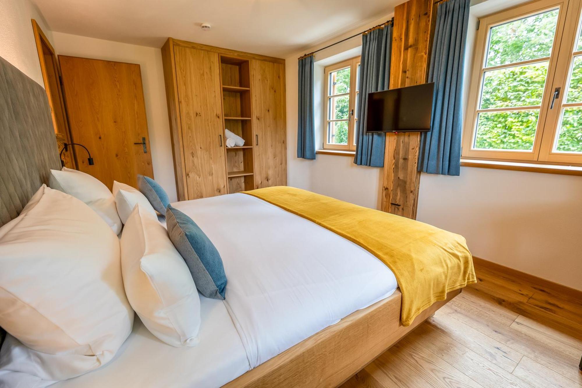 Graf Chiemo Suites - Direkt Am Chiemsee Mit Separatem Seezugang Chieming Exterior foto